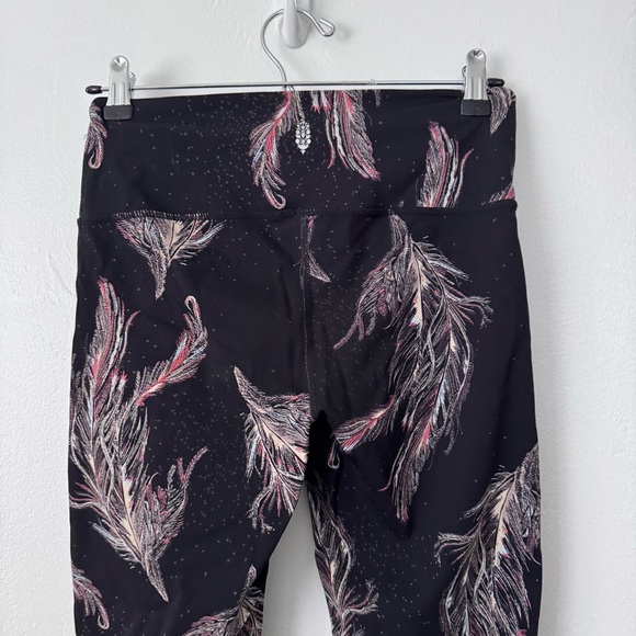 Free People Movement feather print athletic leggings Size Small - Picture 5 of 5
